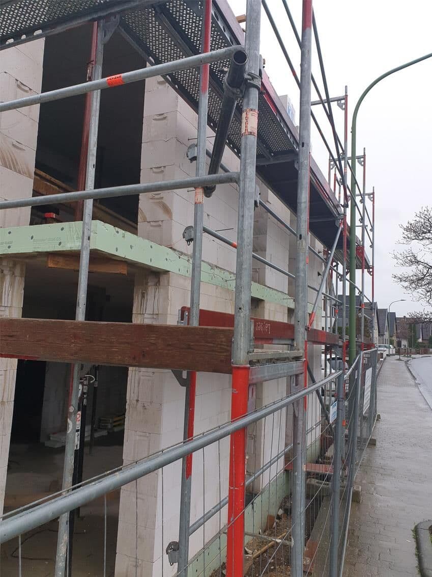 Mobile Bauzäune sichern eine Baustelle ab